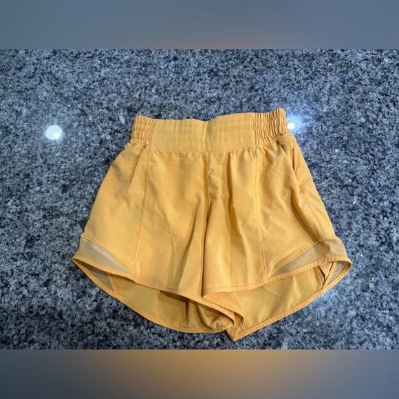 Lululemon Hotty Hot High-Rise Lined Short 4"
Mango Dream - Picture 1 of 5